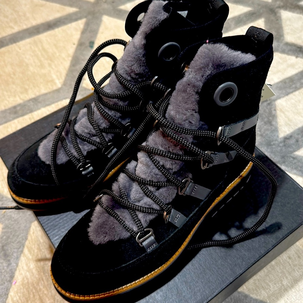 NIB Cole Haan ZeroGrand Hiker Boot
Size 8 Black/Grey